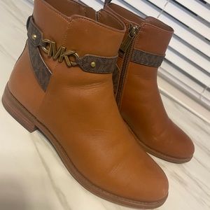 •Michael Kors• Brown Ankle Boots SZ8